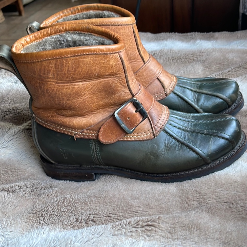 Frye Veronica shearling lined duck boots size 7.